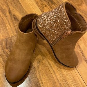 Girls fashion brown boots with zipper